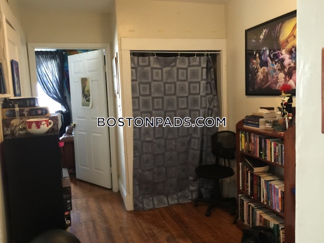 Boston - $2,100 /mo