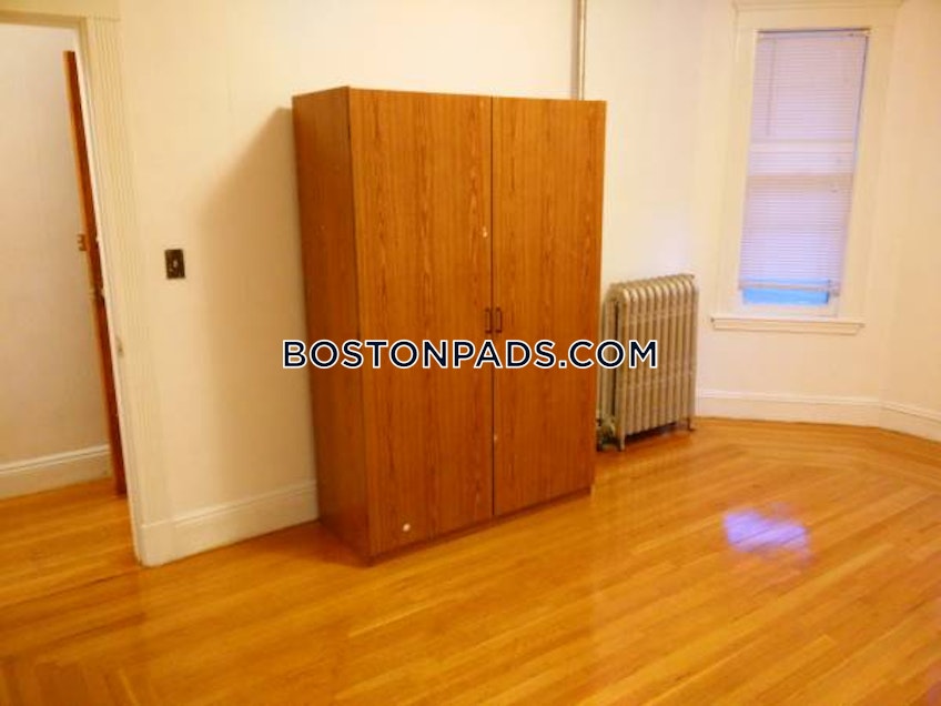 Boston - $2,400 /month