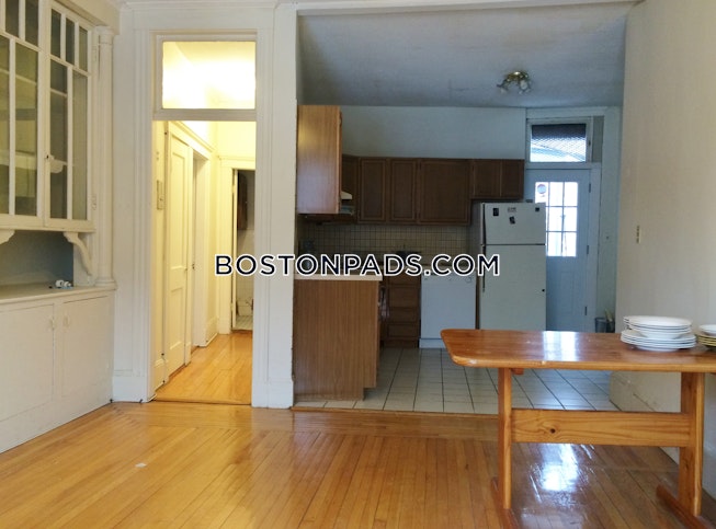 Boston - $2,500 /mo