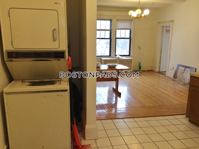 Boston - $2,500 /mo