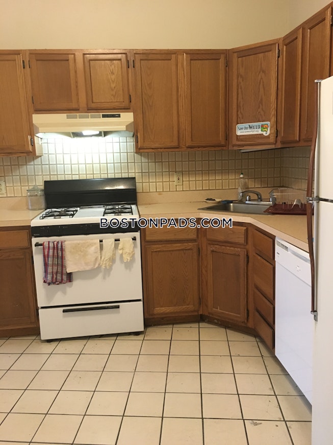 Boston - $2,500 /mo