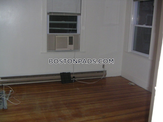 Boston - $2,700 /mo