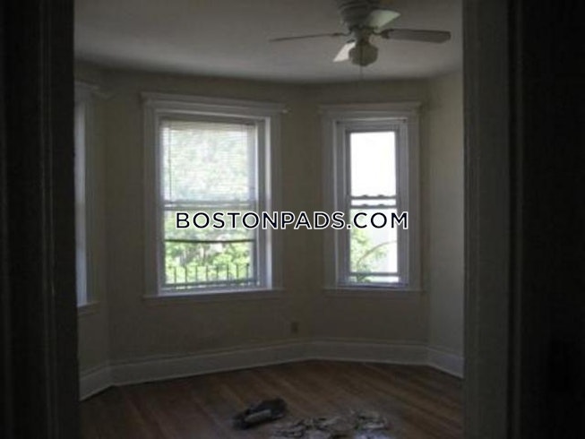 Boston - $2,500 /mo