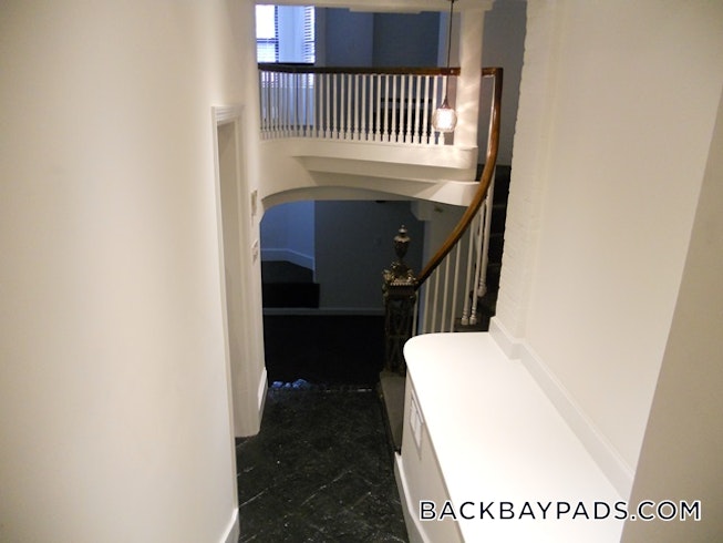 Boston - $3,800 /mo