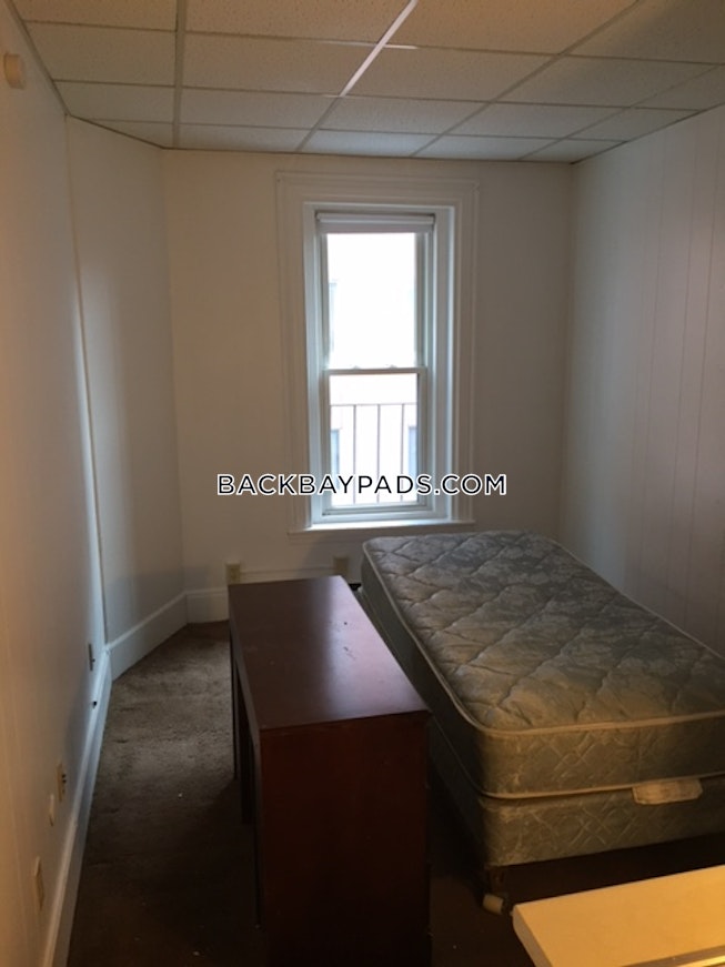 Boston - $2,045 /mo