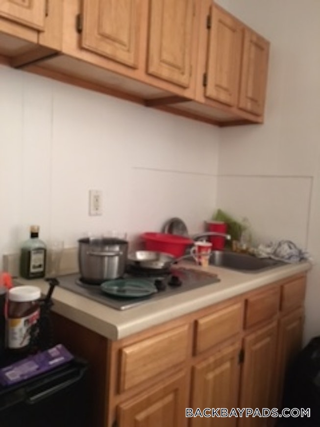 Boston - $2,175 /mo