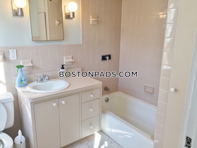 Boston - $2,450 /mo