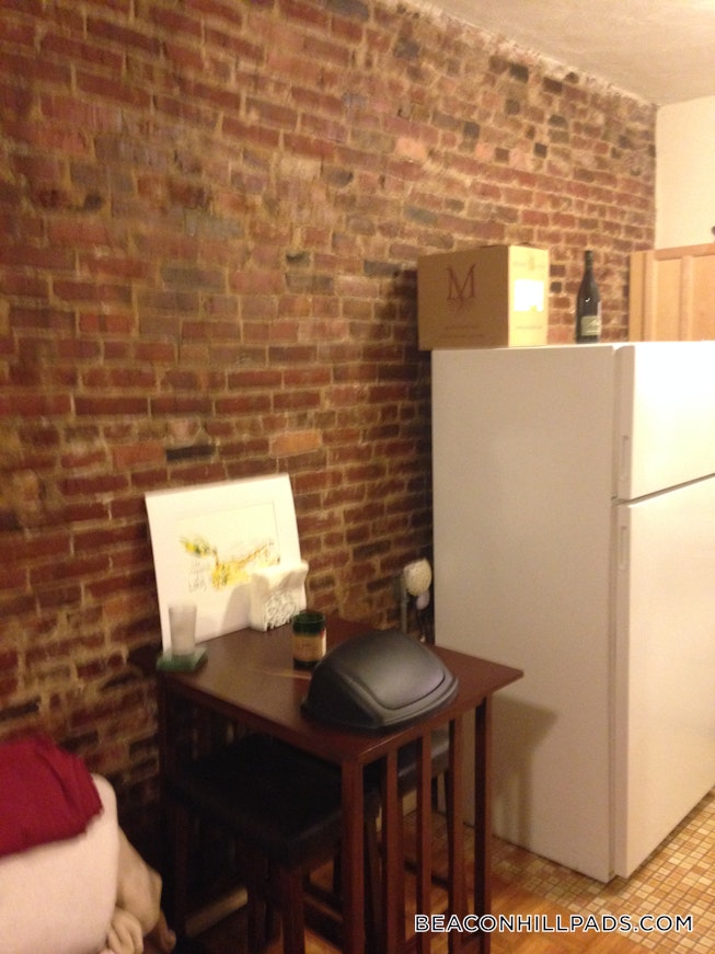 Boston - $2,300 /mo