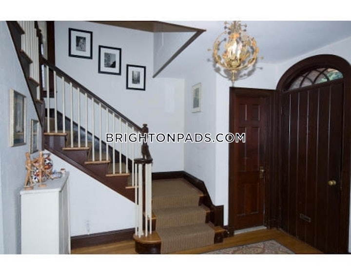 brighton-apartment-for-rent-6-bedrooms-25-baths-boston-9300-4553957 