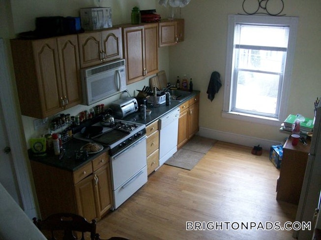 Boston - $2,900 /mo