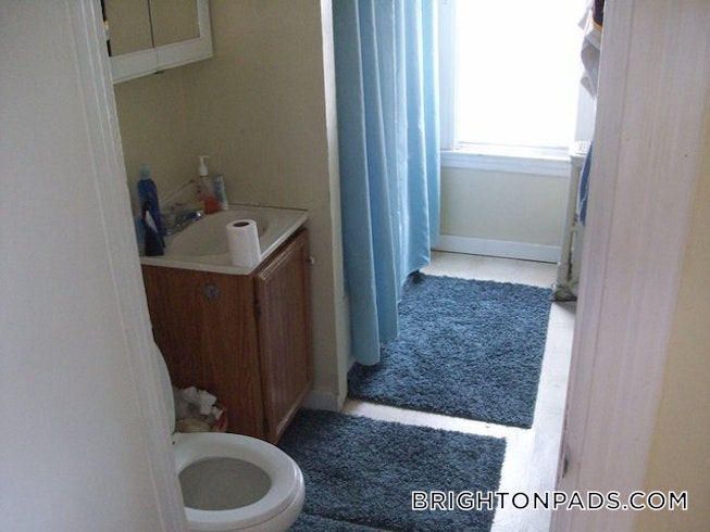 Boston - $2,900 /mo