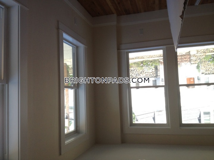 Larose Place Boston picture 20