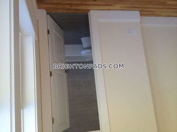 Larose Place Boston picture 13