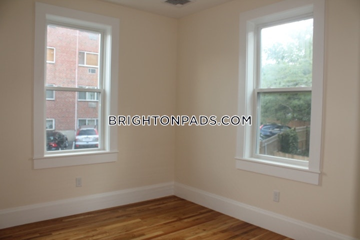 Larose Place Boston picture 6