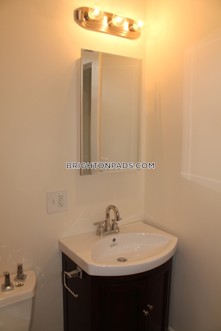 Larose Place Boston picture 26