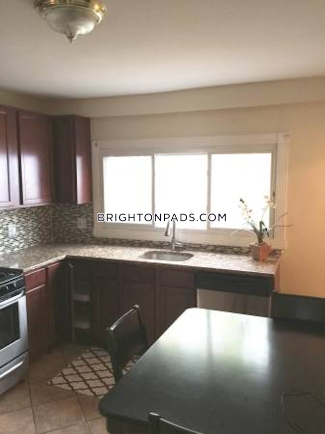 Boston - $4,000 /mo