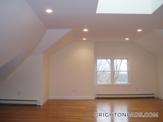 Boston - $2,975 /mo