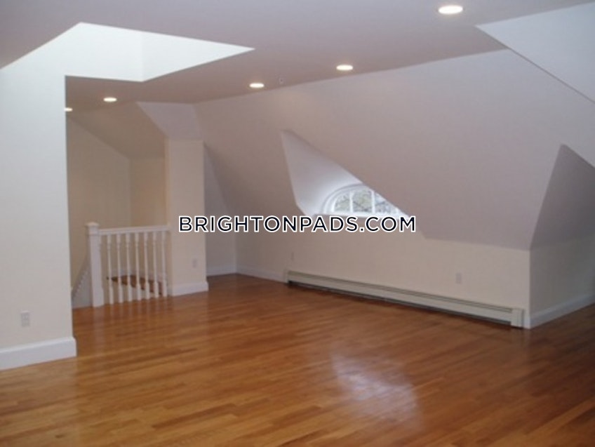 Boston - $3,995 /month