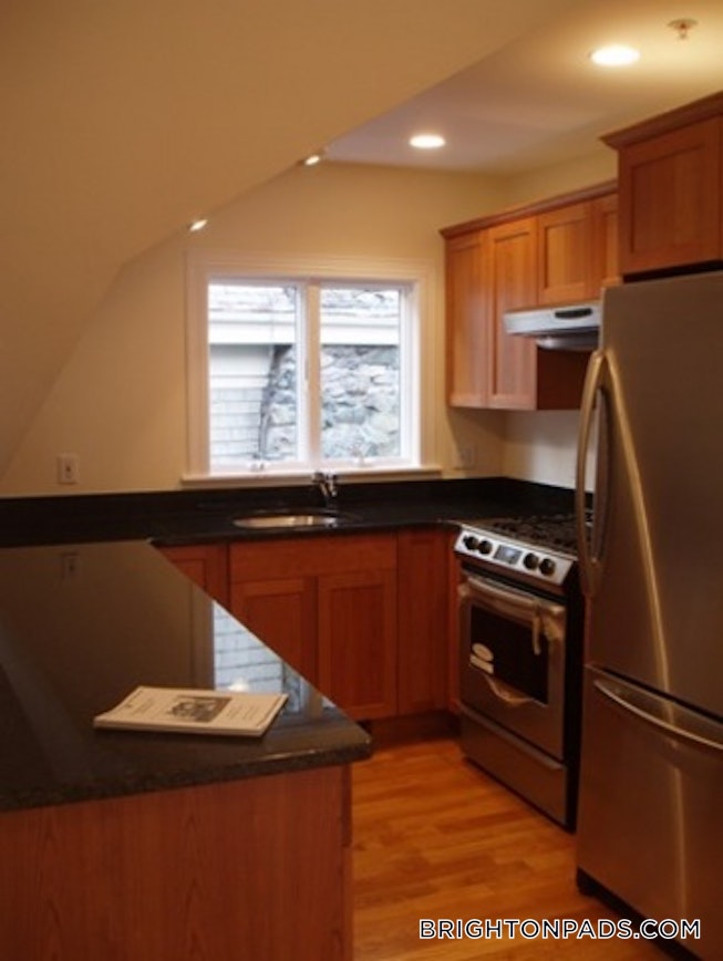 Boston - $2,975 /mo