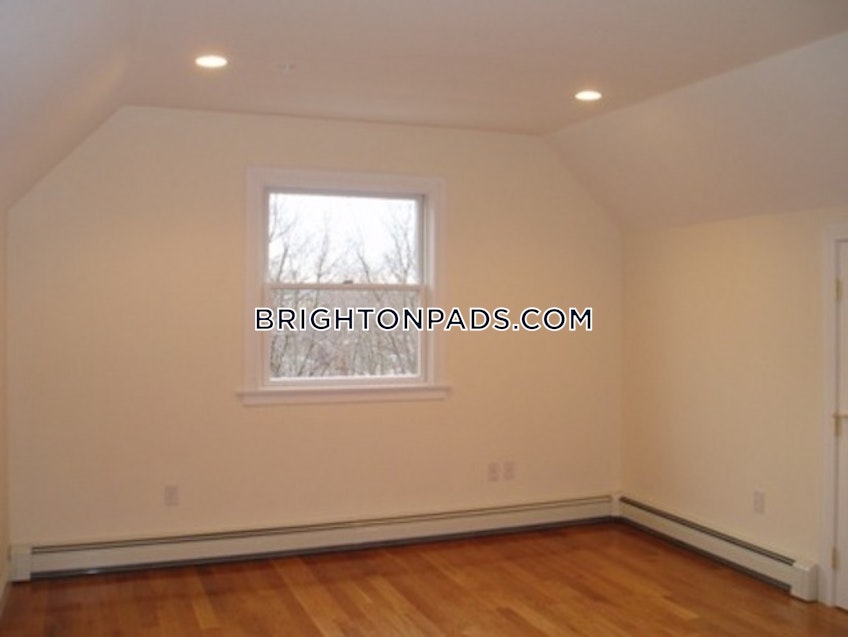 Boston - $3,995 /month