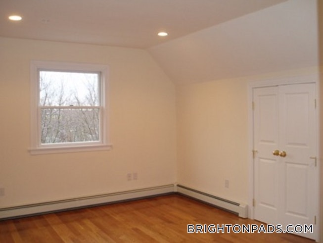 Boston - $2,975 /mo