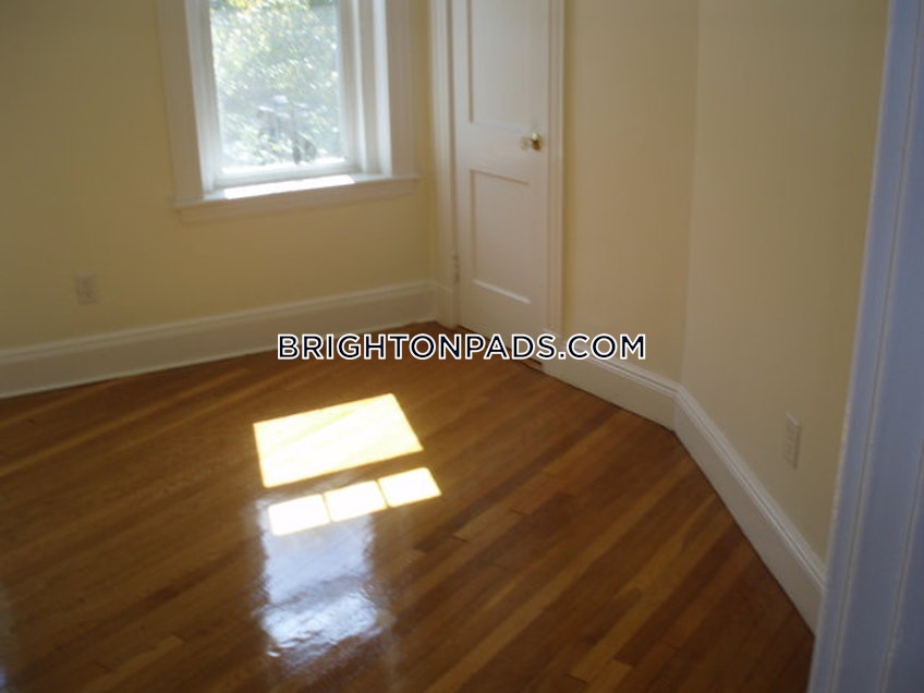 Boston - $2,985 /month