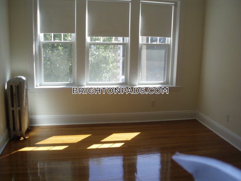 Boston - $2,985 /month