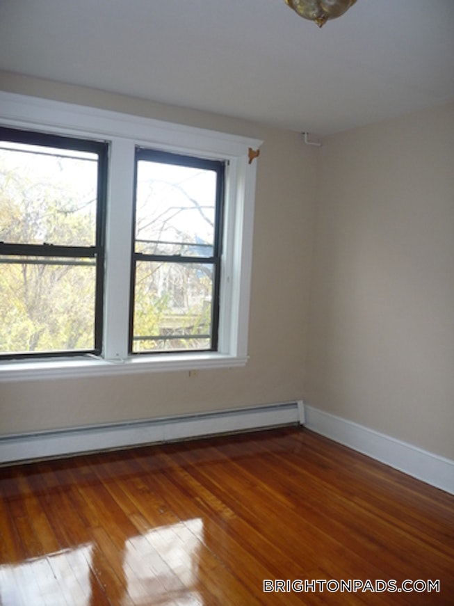 Boston - $4,200 /mo