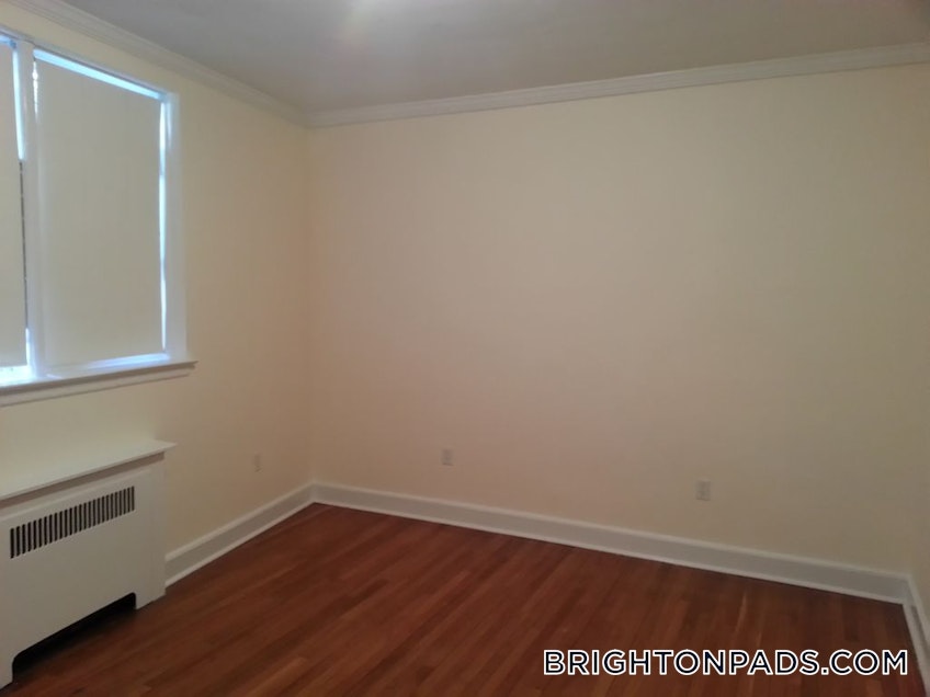 Boston - $3,235 /month