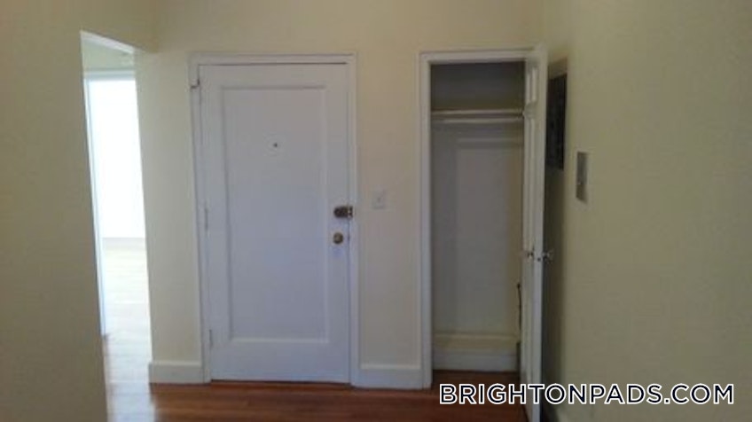 Boston - $3,235 /month