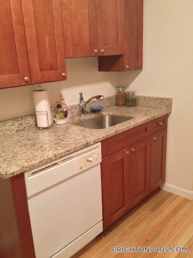 Boston - $2,395 /mo