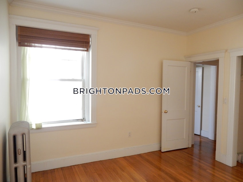 Boston - $2,985 /month