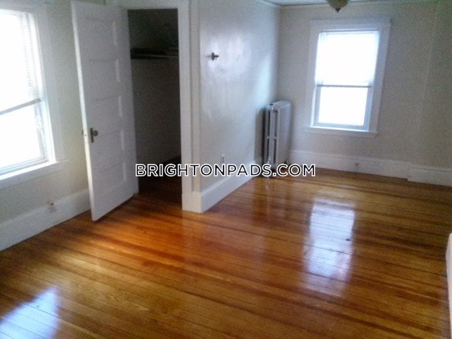 Boston - $4,900 /mo