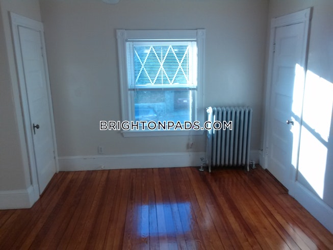 Boston - $4,900 /mo