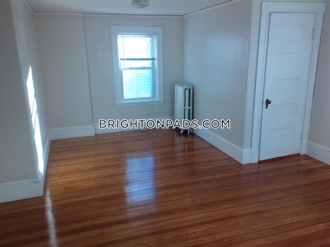 Boston - $4,900 /mo