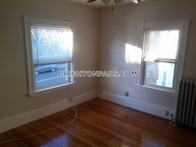 Boston - $4,900 /mo