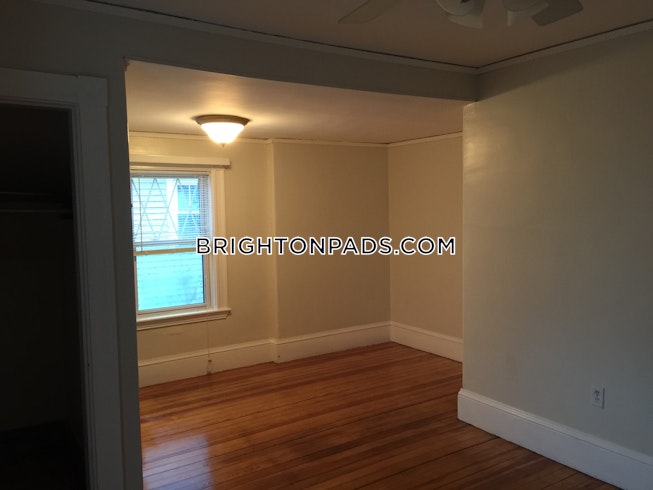 Boston - $4,900 /mo