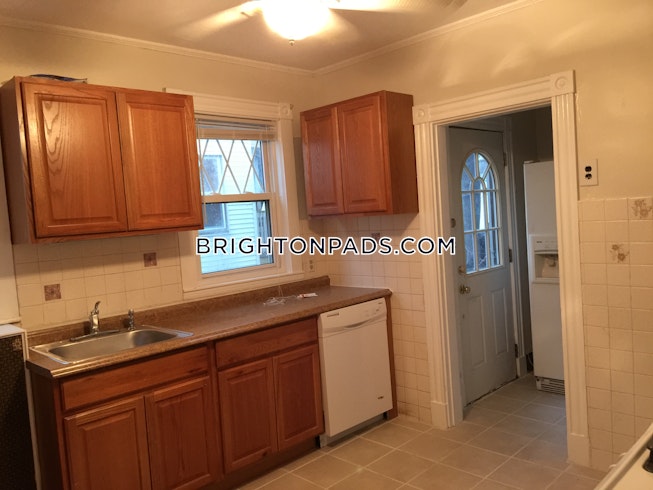 Boston - $4,900 /mo