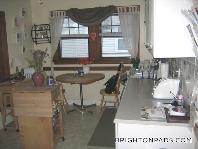 Boston - $2,800 /mo