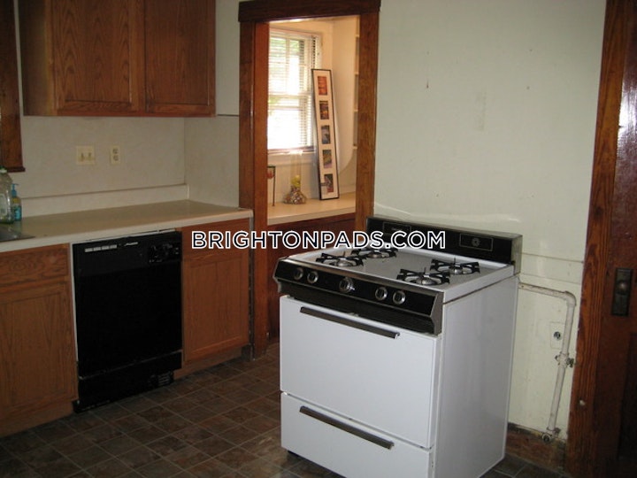 Beechcroft St. Boston picture 10