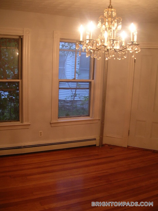 Boston - $2,900 /mo