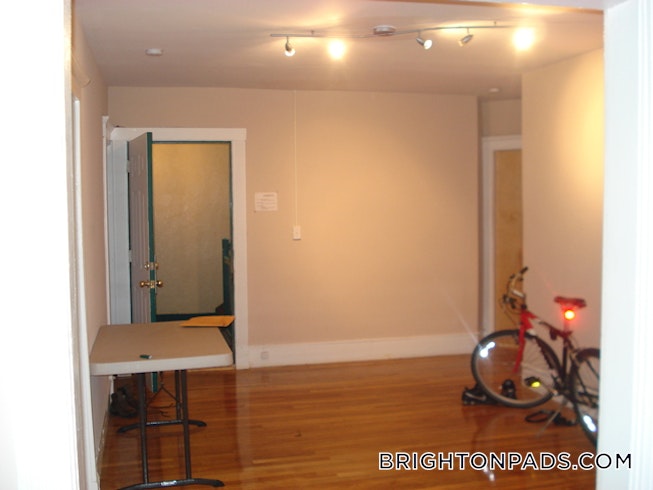 Boston - $4,200 /mo