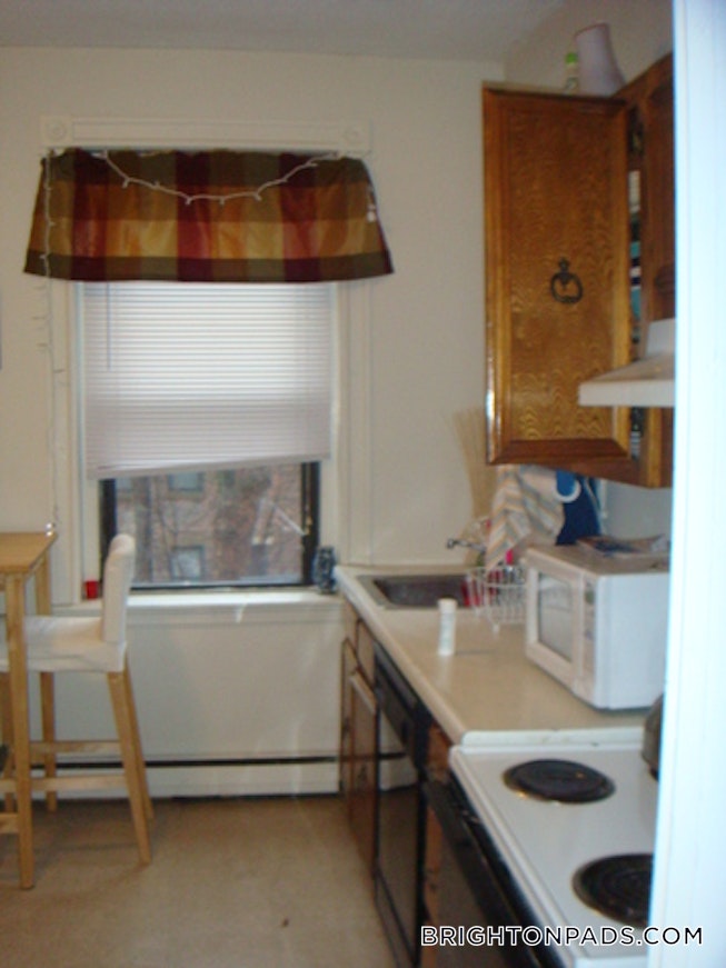 Boston - $2,600 /mo