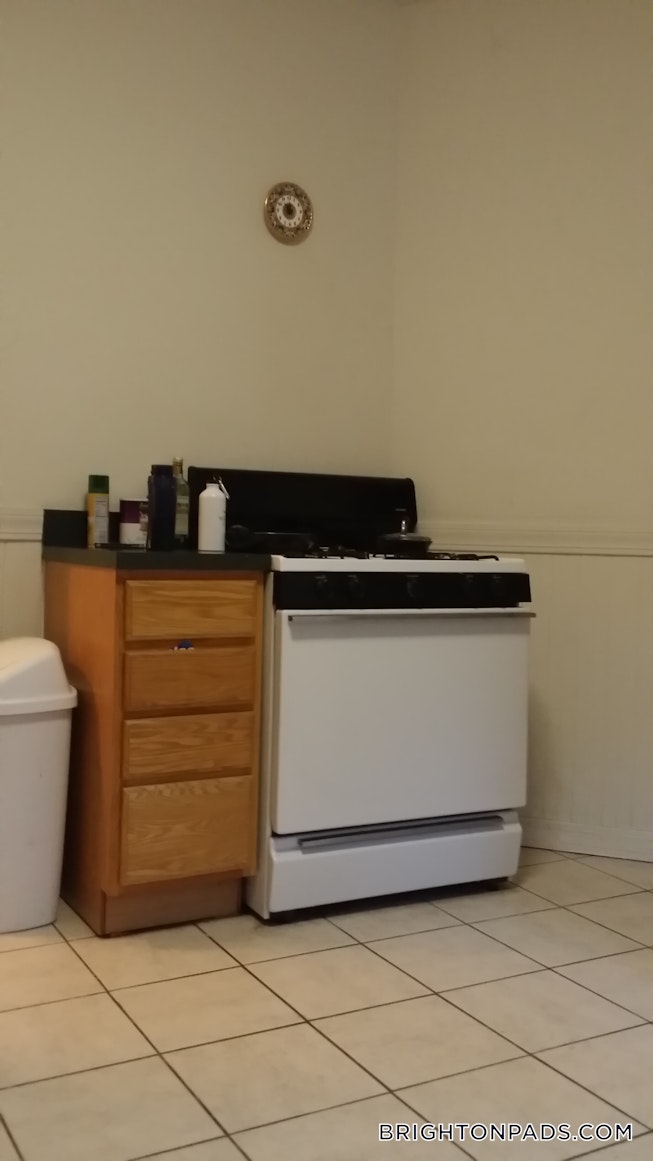 Boston - $2,300 /mo