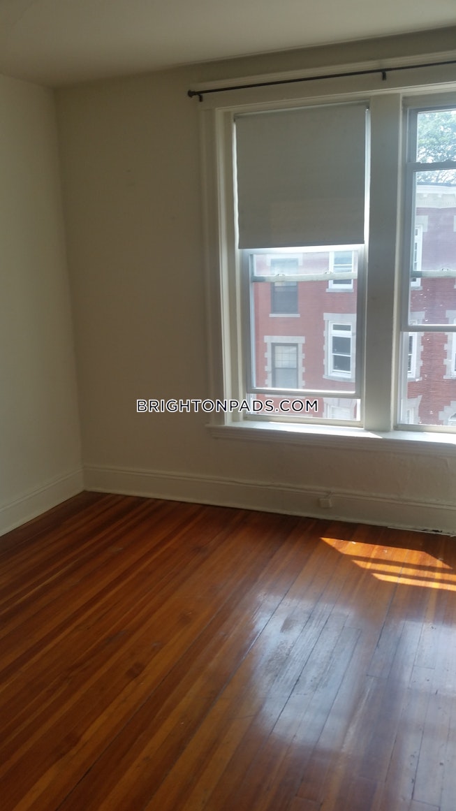 Boston - $3,735 /mo