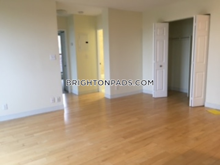 Camelot Ct. Boston picture 25