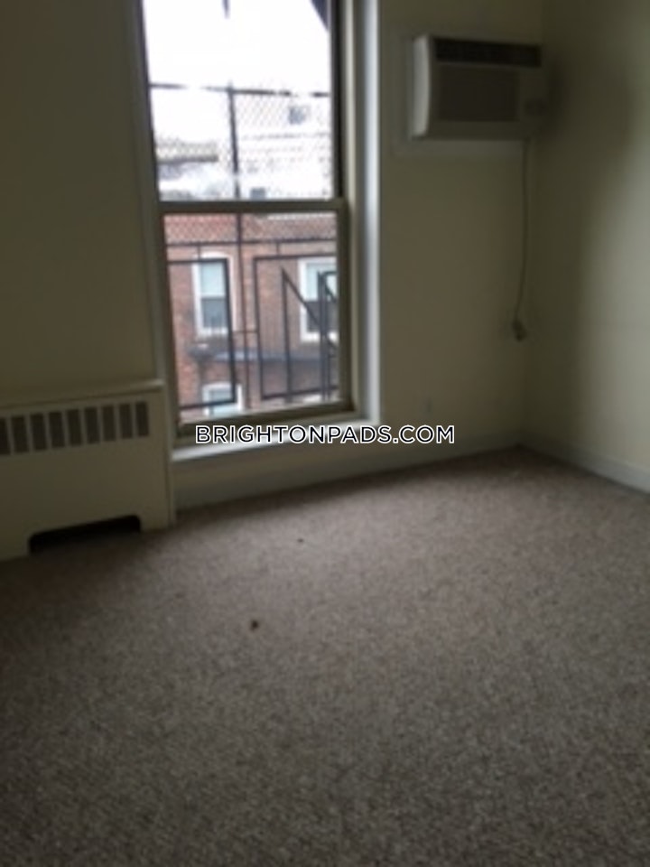 Camelot Ct. Boston picture 20