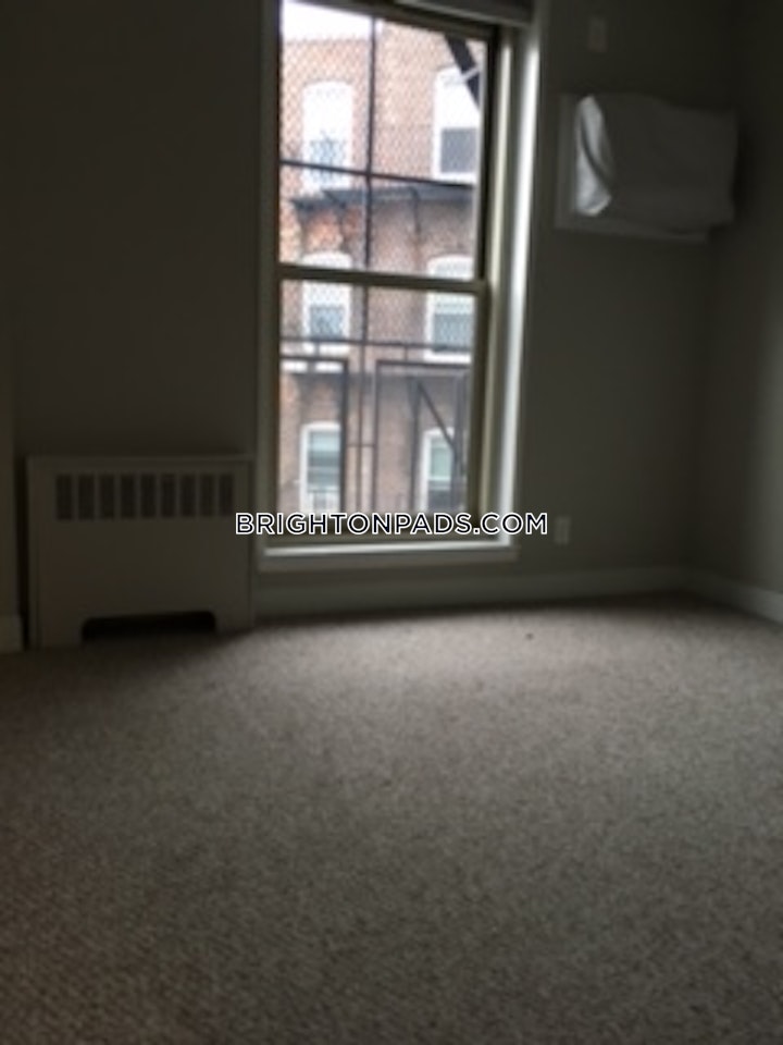 Camelot Ct. Boston picture 18