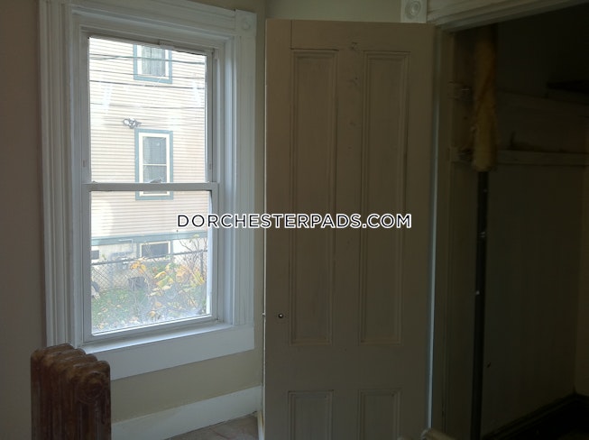 Boston - $2,700 /mo