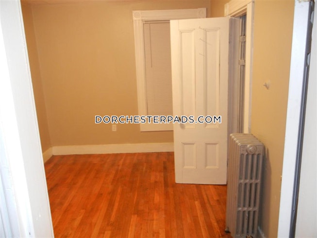 Boston - $2,700 /mo